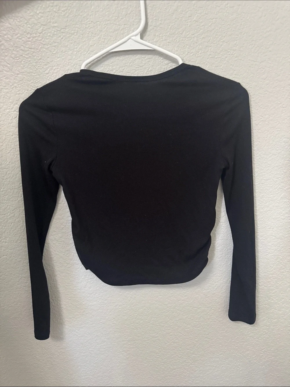 Old Navy Black Long-Sleeve Crewneck Tee